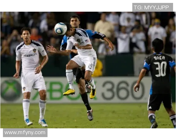 库里科联迎战天主大学争夺南美洲足球赛季重要胜利